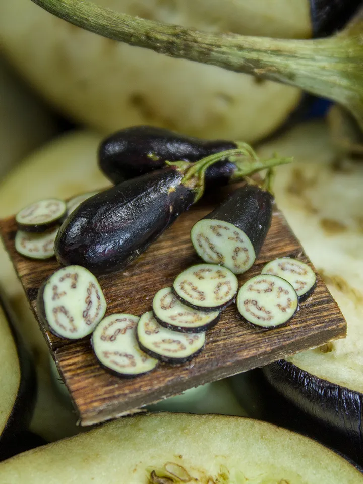 TUTORIAL Miniature eggplant with polymer clay