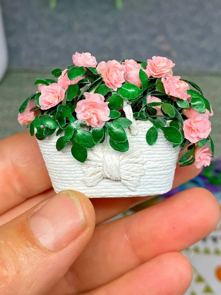 Baskets with flowers for the dollhouse. 1:12.