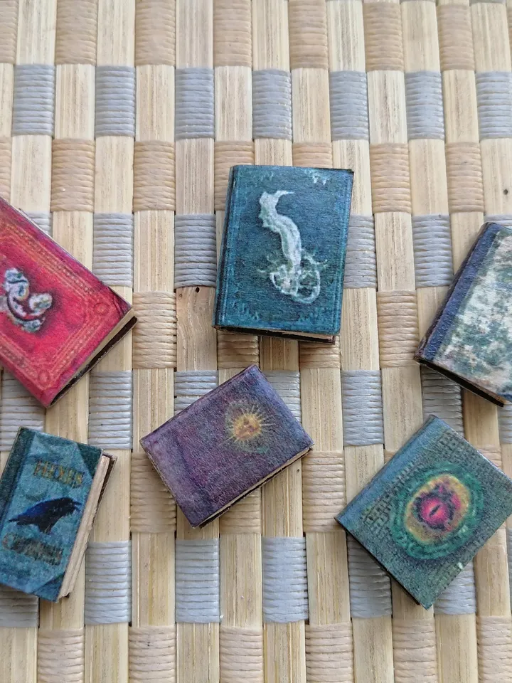 Books. A set of books. 6 items.Old books for the dollhouse.1:12 scale.