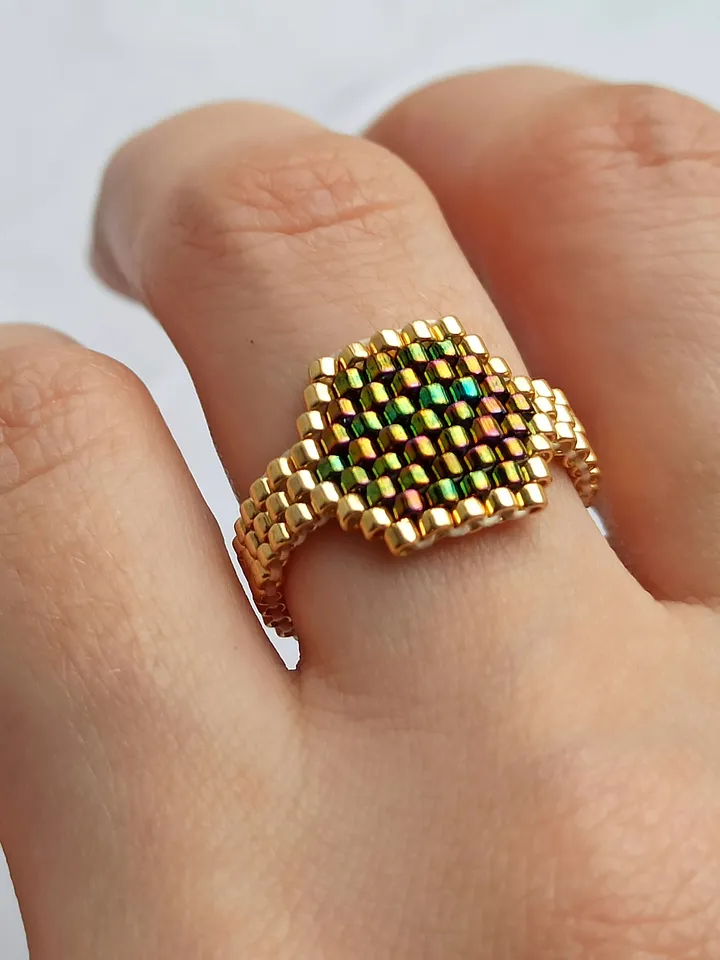 PDF tutorial - Beaded Purple/ Green signet ring