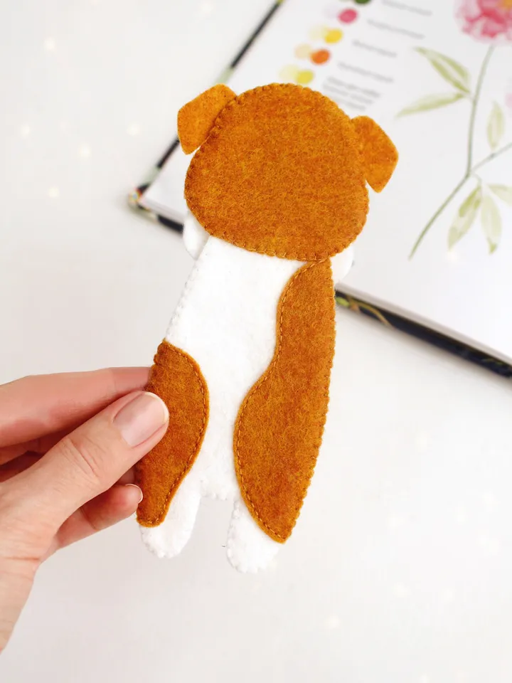 Felt long English bulldog bookmark hand sewing PDF tutorial with patterns. DIY dog breed bookmark. Book and pets lover gift. Felt school supplies