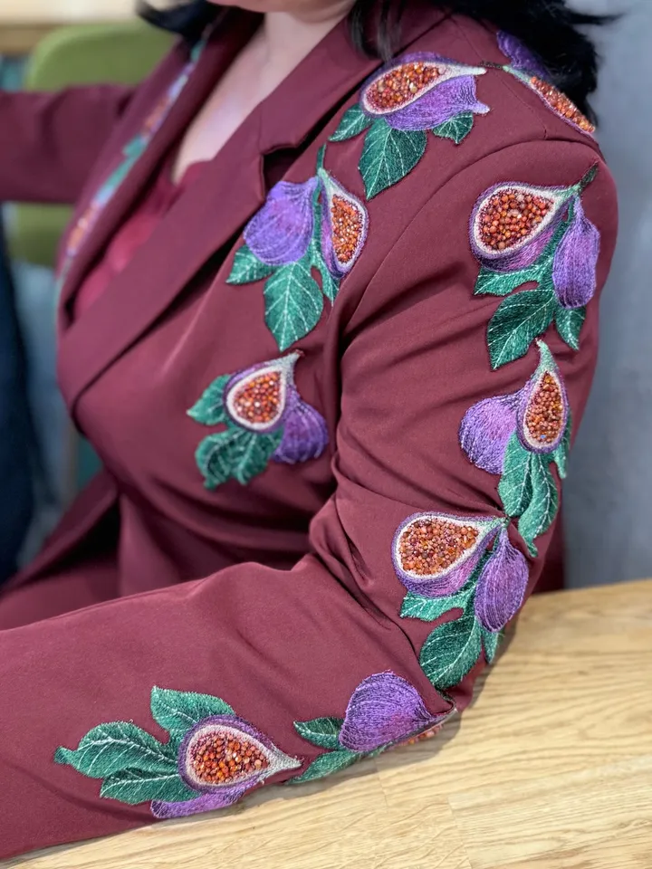 Embroidery of fig fruits and leaves will ideally complement images and accessories in oriental style