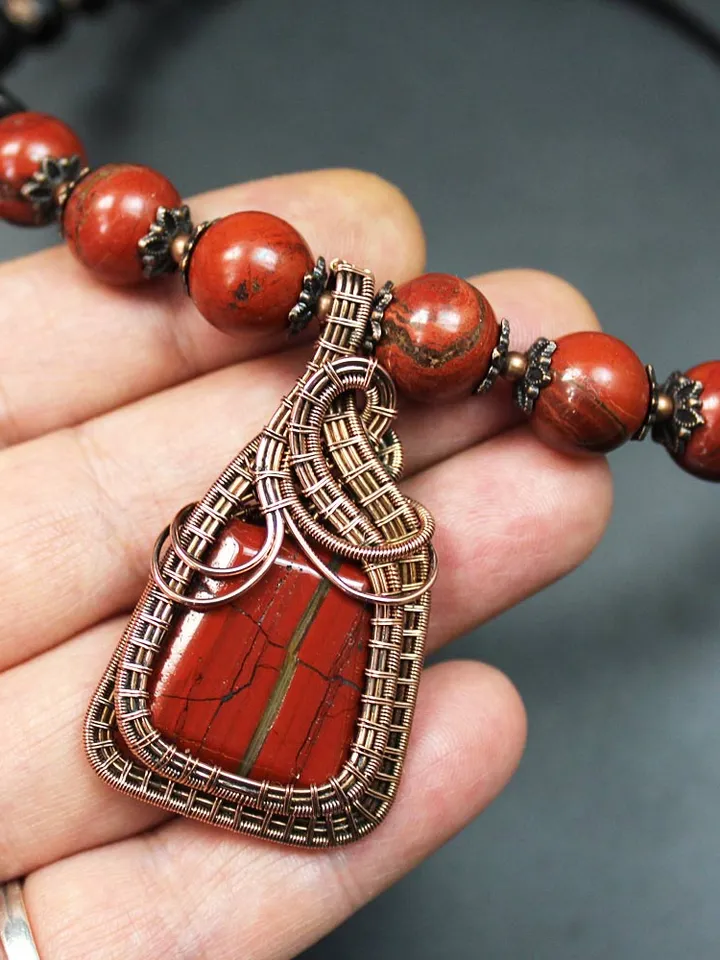 Handmade necklace made of jasper, agate and wire.