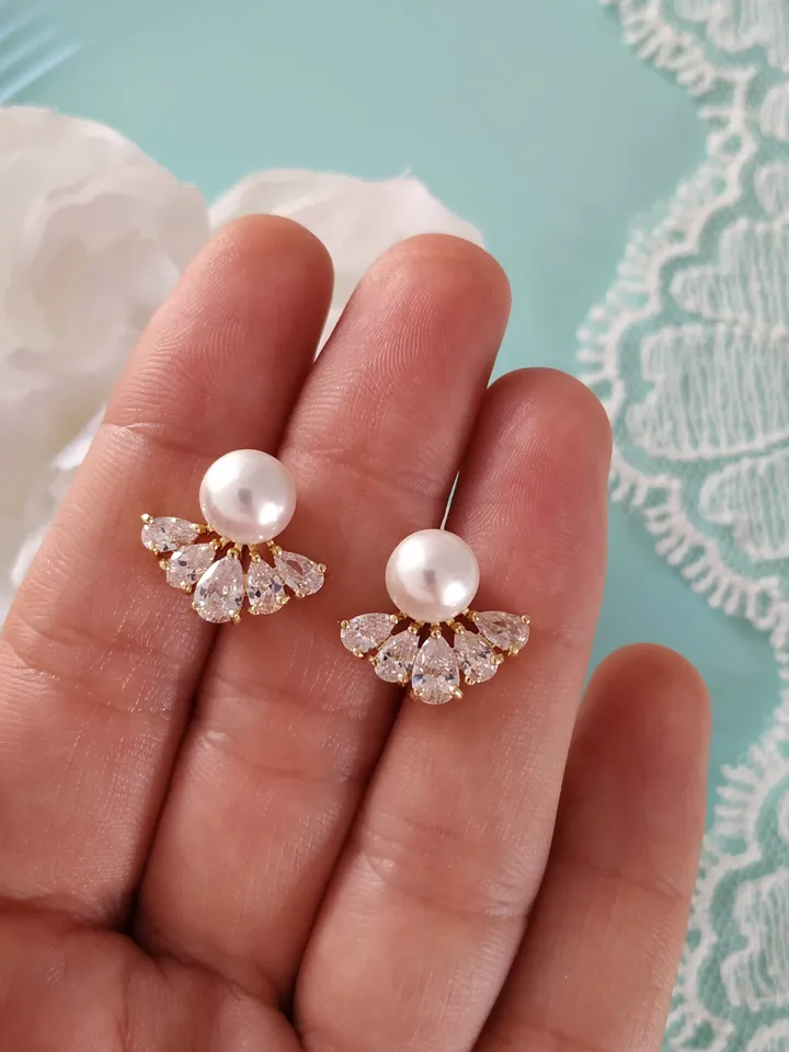 Freshwater pearl Swarovski Crystal Wedding Earrings Rose Gold Bridal Earrings Stud Wedding Earrings Vintage style Art Deco Dainty Earrings