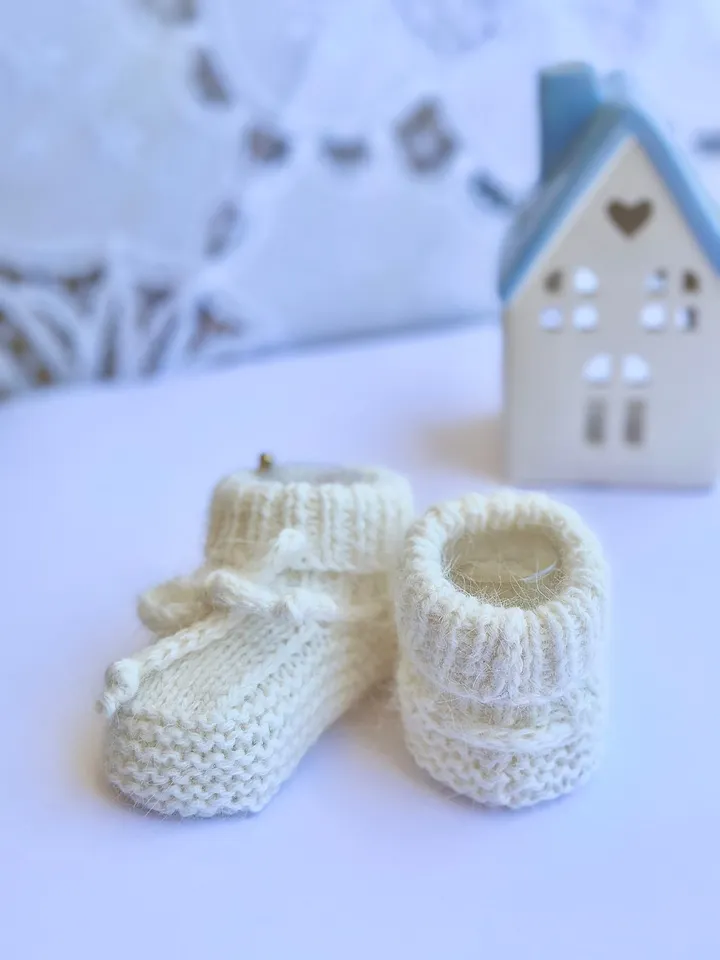 Easy Newborn Booties Knitting Pattern & Tutorial - 0-3M PDF Download ENG