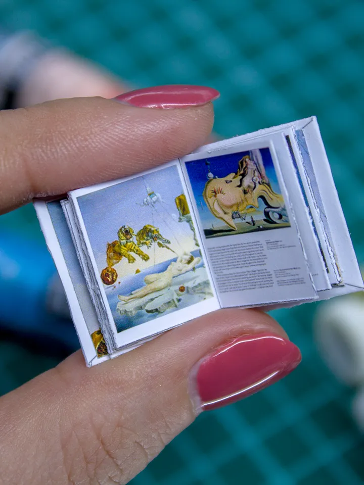 TEMPLATE Miniature book Salvador Dalí paintings