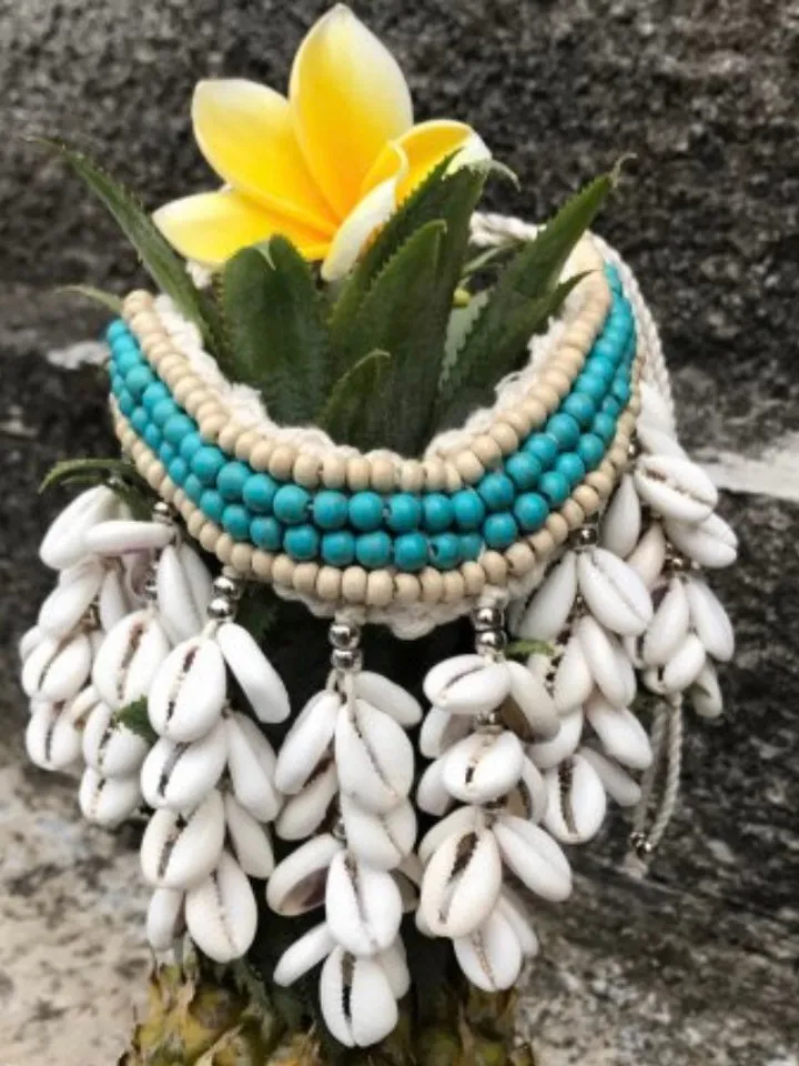 Handmade shell choker necklace macrame, cowrie chocker handmade white turquise, big shell choker, bohemian necklace shells, boho coachella