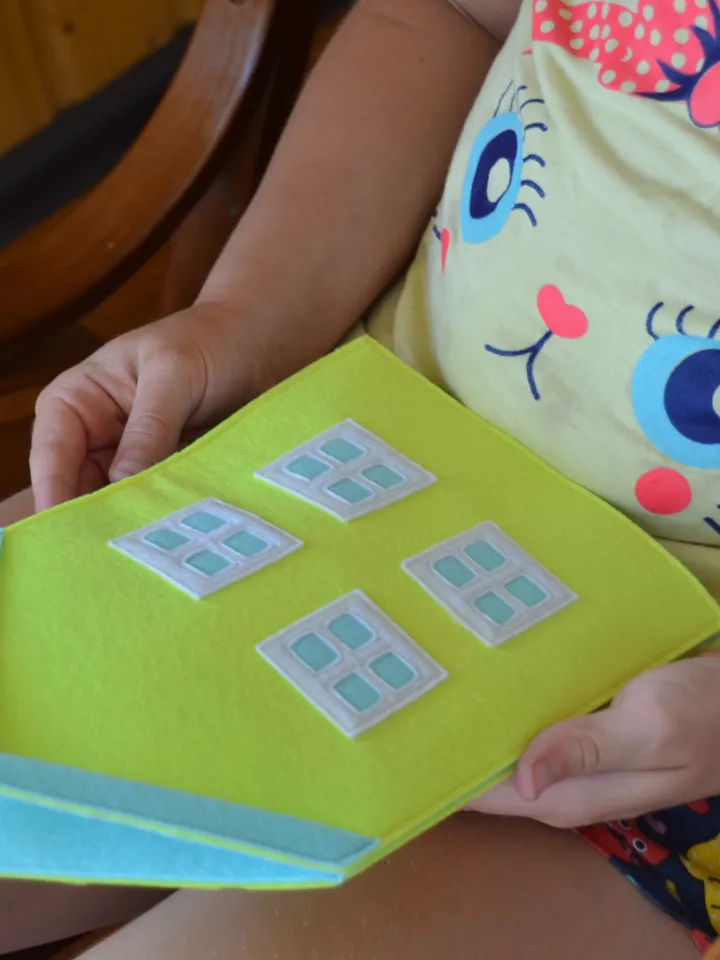 Peppa Pig Doll House from felt, PDF pattern and instructions