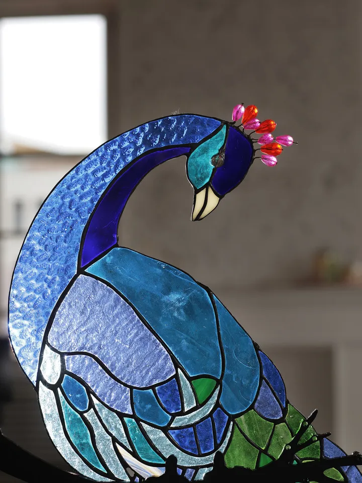 Peacock (Tiffany Stained Glass Art), Stained Glass Peacock – Tiffany Style Art, Elegant Tiffany Glass Peacock Wall Decor, Handcrafted Peacock in Stained Glass, Artistic Glass Peacock with Beaded Crest, Luxurious Stained Glass Bird – Peacock Design