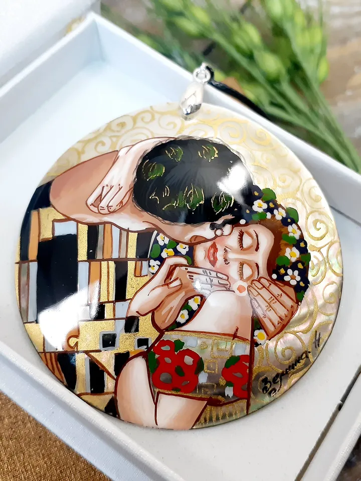 Pearl pendant necklace: The Kiss by Gustav Klimt painted on mother of pearl pendant • Aesthetic gift jewelry for passion couple in love