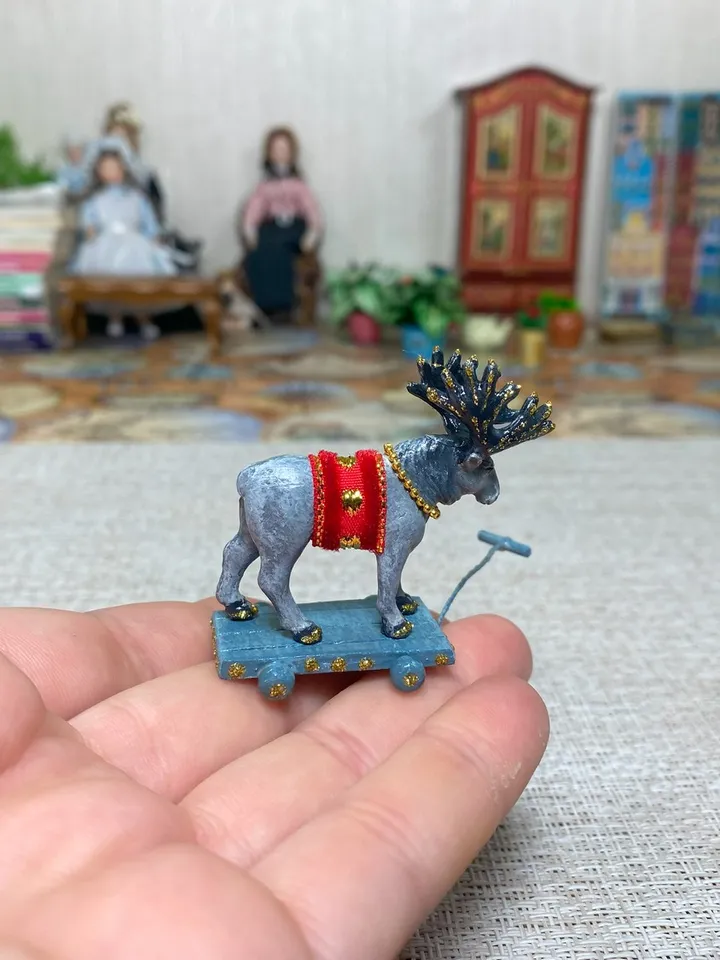 Christmas elk on a cart. Dollhouse miniature. 1:12. Toy for a doll.