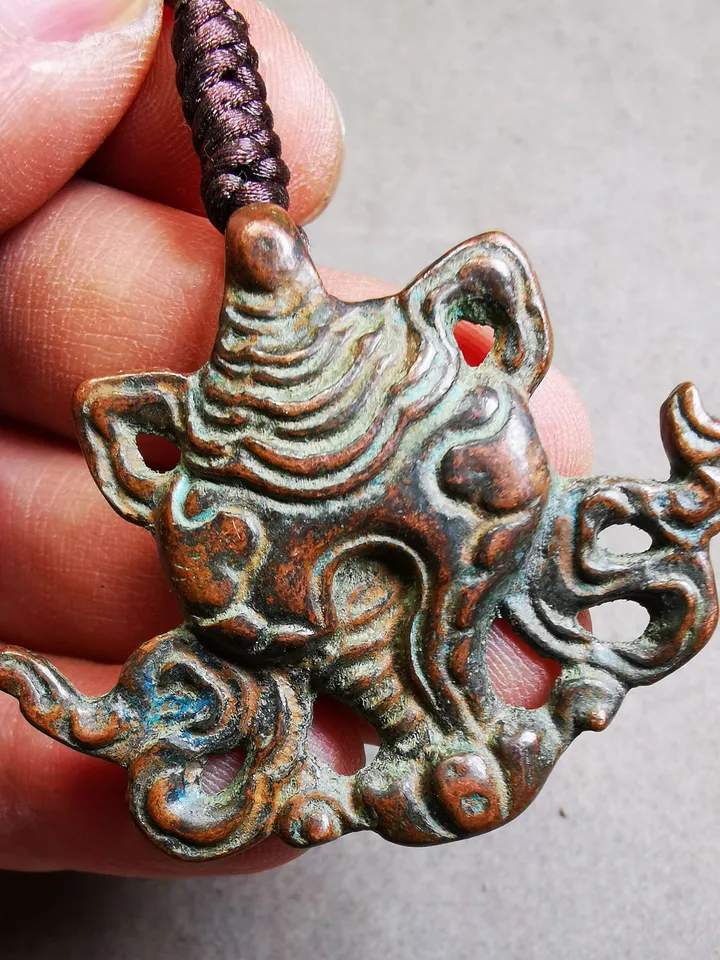 Gandhanra Acient Shankha(Divine Conch) Badge,Tibetan Buddhist Protective Amulet Pendant,Made of Brass