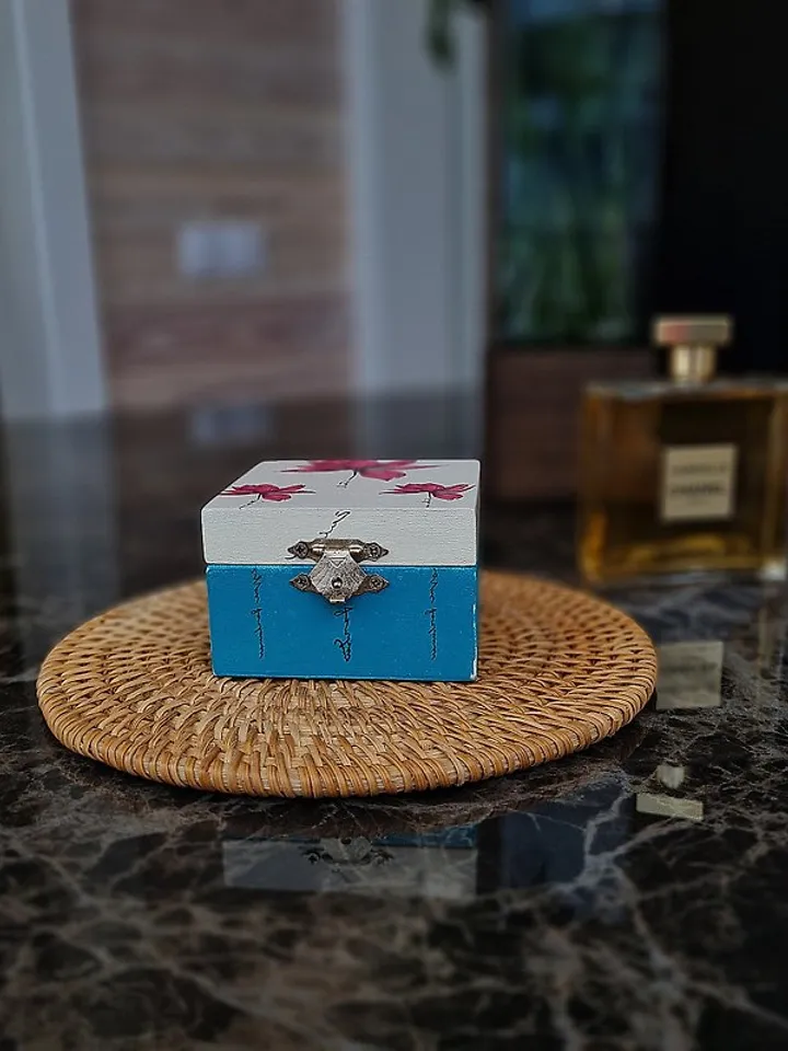 Handmade painted ring box Flower jewelry box for earring and ring, 戒指收納盒, 肖像画
