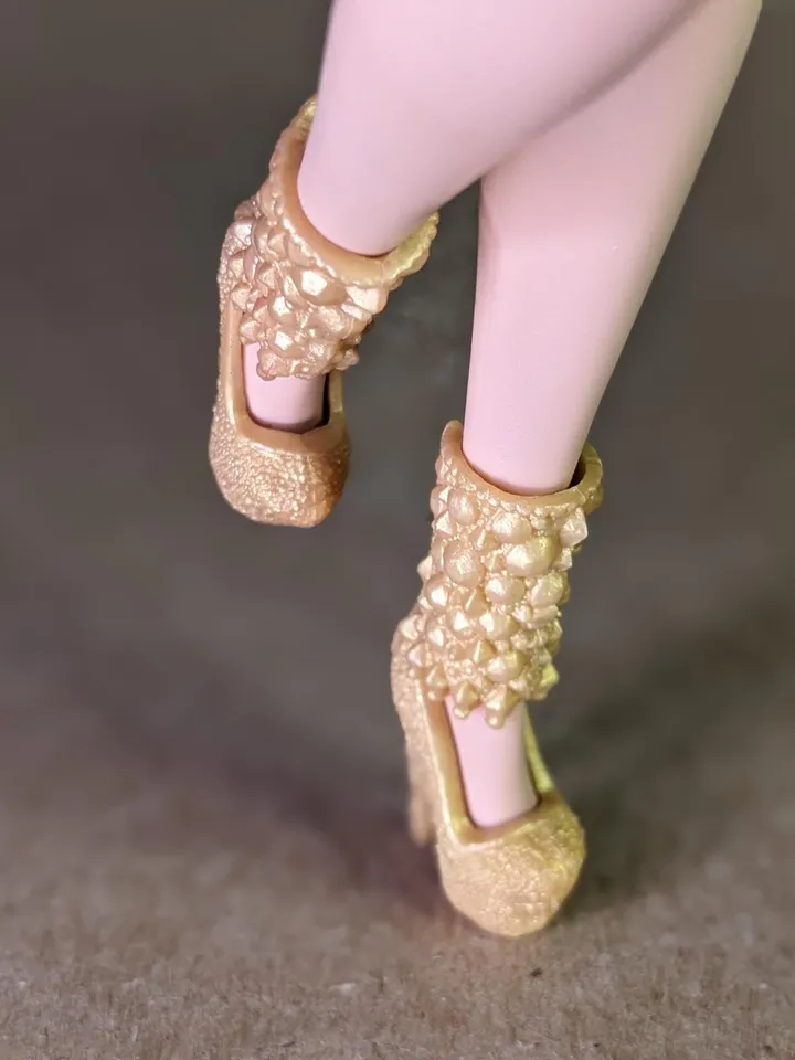 Gold high-heeled shoes for 1/6 scale female dolls