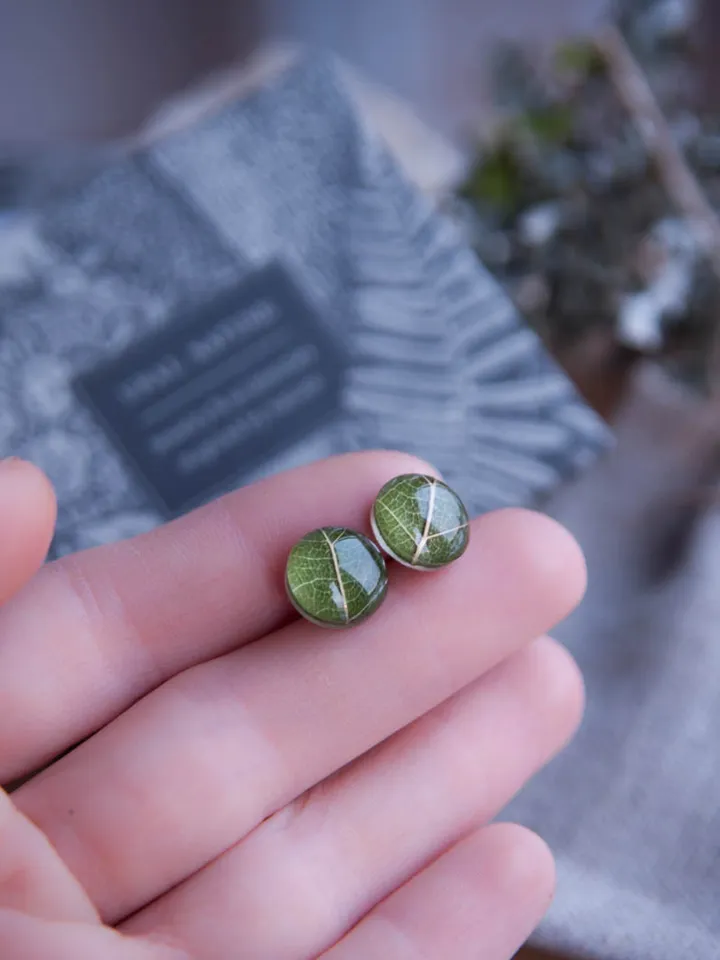 Green leaf stud earrings. Handmade epoxy resin jewelry