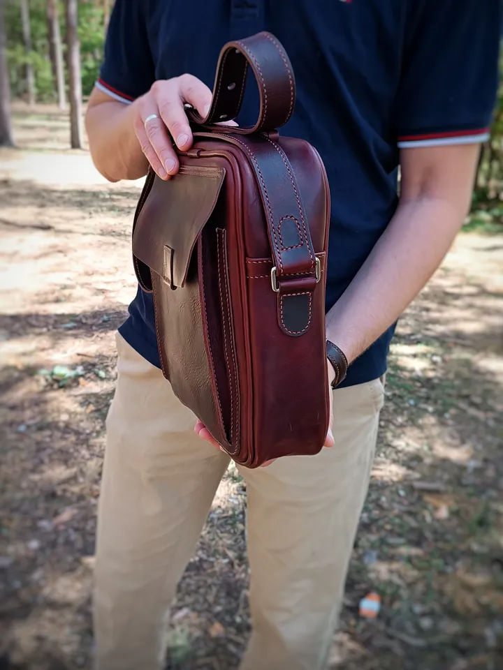 PDF Pattern for a men's crossbody bag. Increased size. Download PDF. Men's bag leather pattern. Classic men's leather bag - pattern.