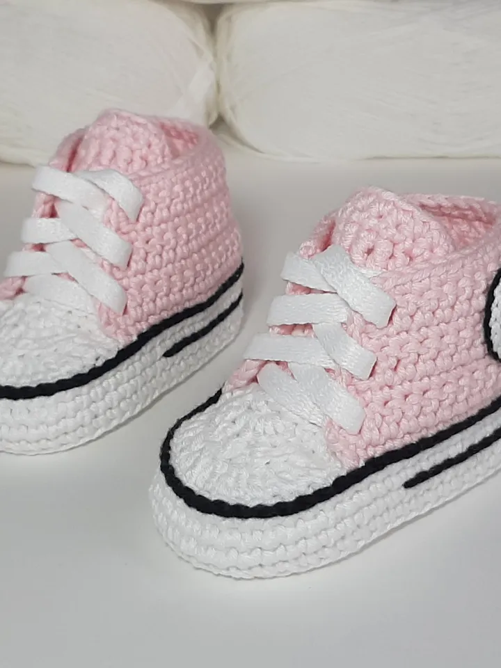 Soft baby crochet pink booties for girl, shoes baby girl gift, cute crochet sneakers, baby autumn booty