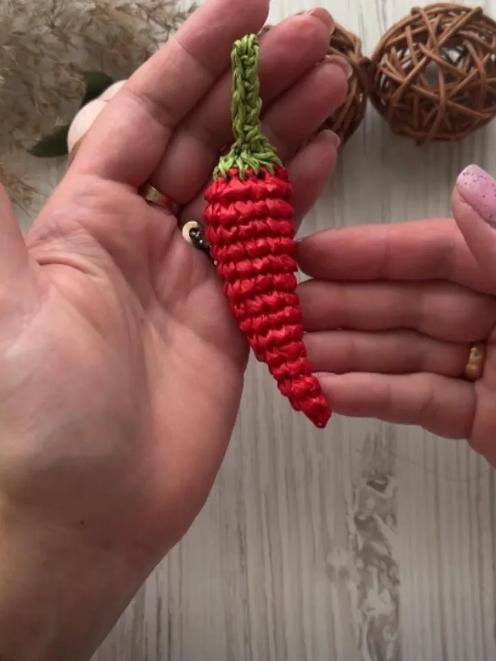Crochet pattern pepper pendant digital instant download and video tutorial, bags charm, vegetable creature crochet, keychain pepper crochet