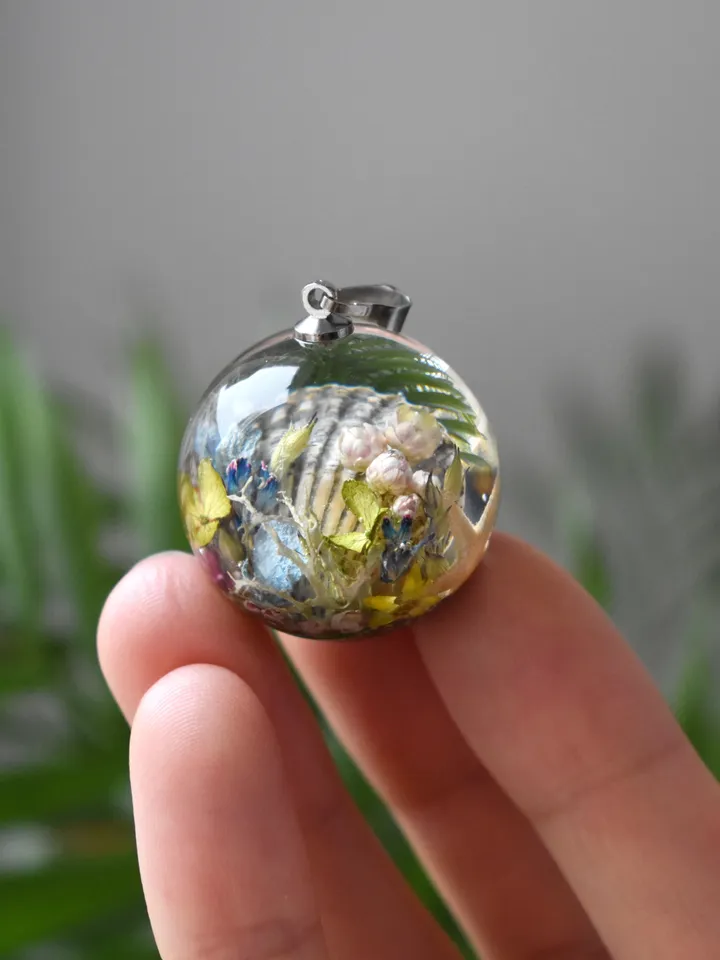 Shell with a pearl pendant. Sea pendant with shell, pearl and real flowers. Pinctada pendant.