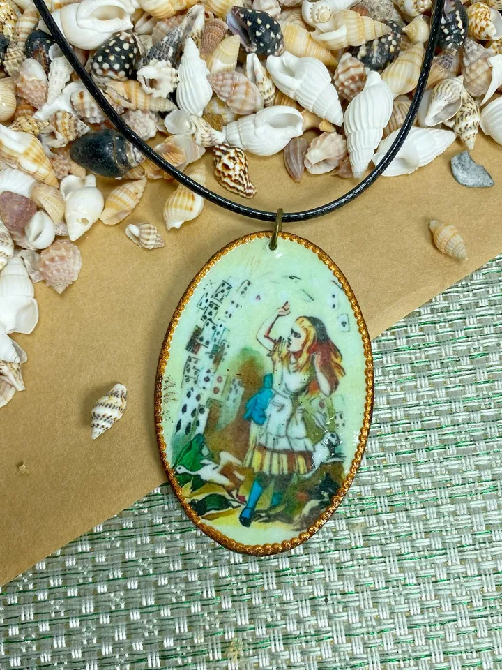 Handmade jewelry. Pendant in the style of "Alice".