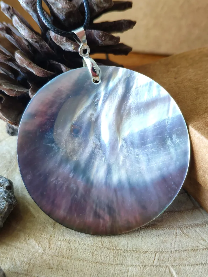 Pearl pendant necklace: Snowy owl handmade jewelry • Ghost of Artic painted on mother of pearl • dainty wisdom talisman • snow owls amulet