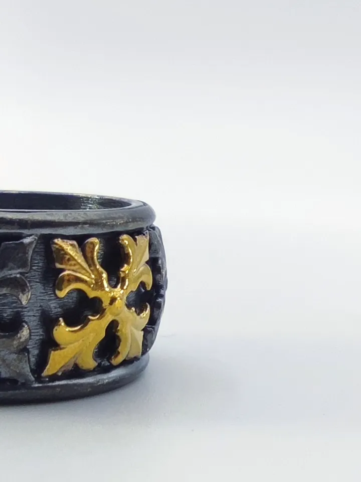 Gorgeous Fleur de Lis Ring