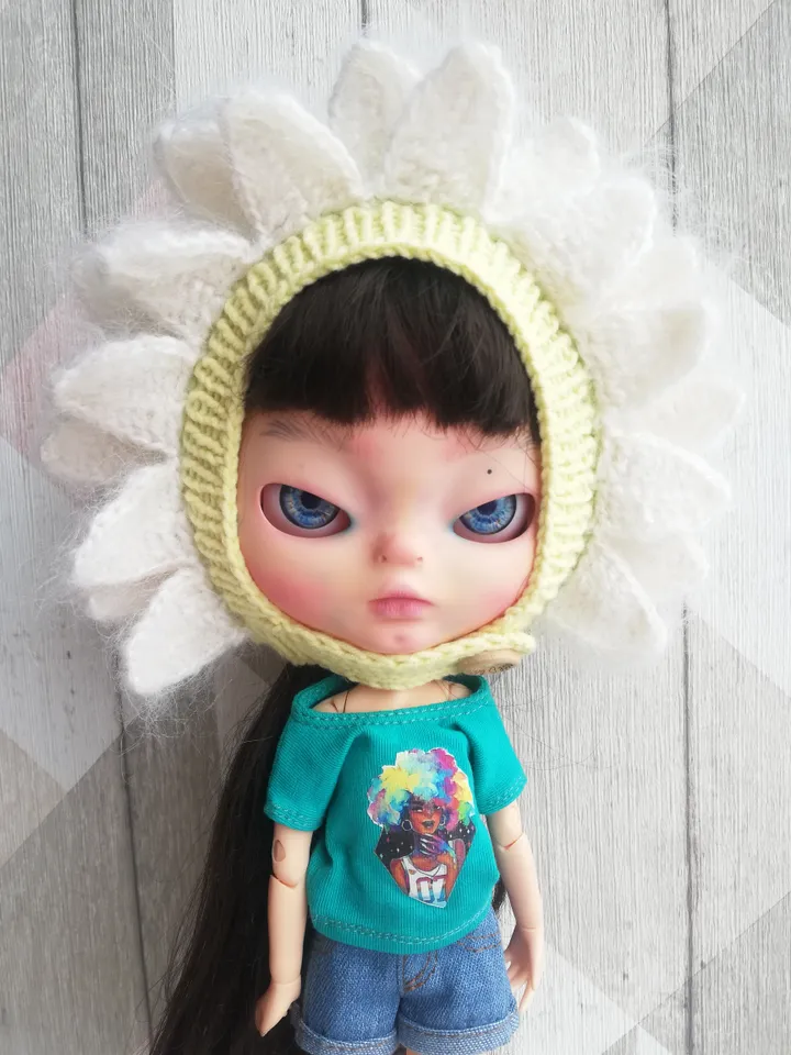 Blythe crochet helmet Chamomile
