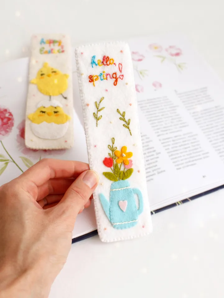 Felt "hello, spring!" and "happy Easter!" bookmarks hand sewing PDF tutorial with patterns. DIY Easter ornament. Book lover gift. Felt school supplies