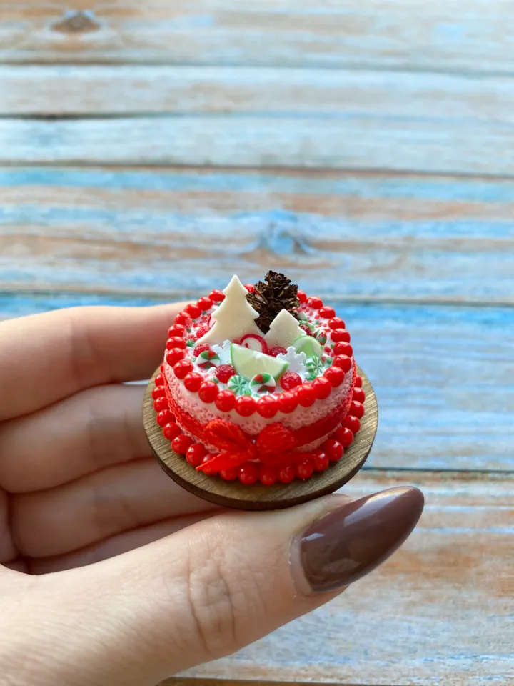 Miniature Realistic Red Christmas Cake DollHouse Decor