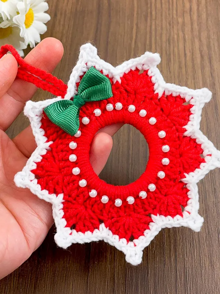 Christmas Crochet Wreath Ornament PDF Pattern – Easy DIY Holiday Decoration, Red & White Crochet Wreath with Pearls and Bow