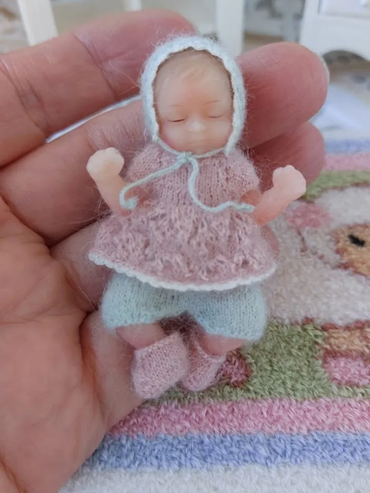 Miniature knit clothes  for ZURU mini baby doll 2,5 inches