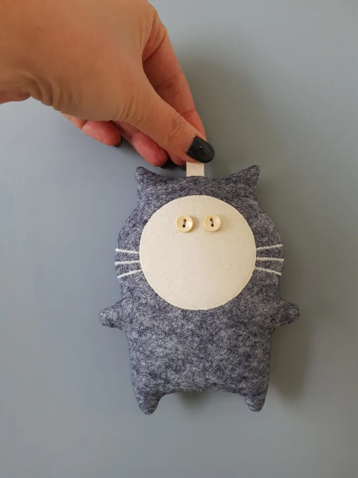 grey felt cat sewing pattern PDF digital tutorial, felt doll pattern, stuffed animal sewing diy