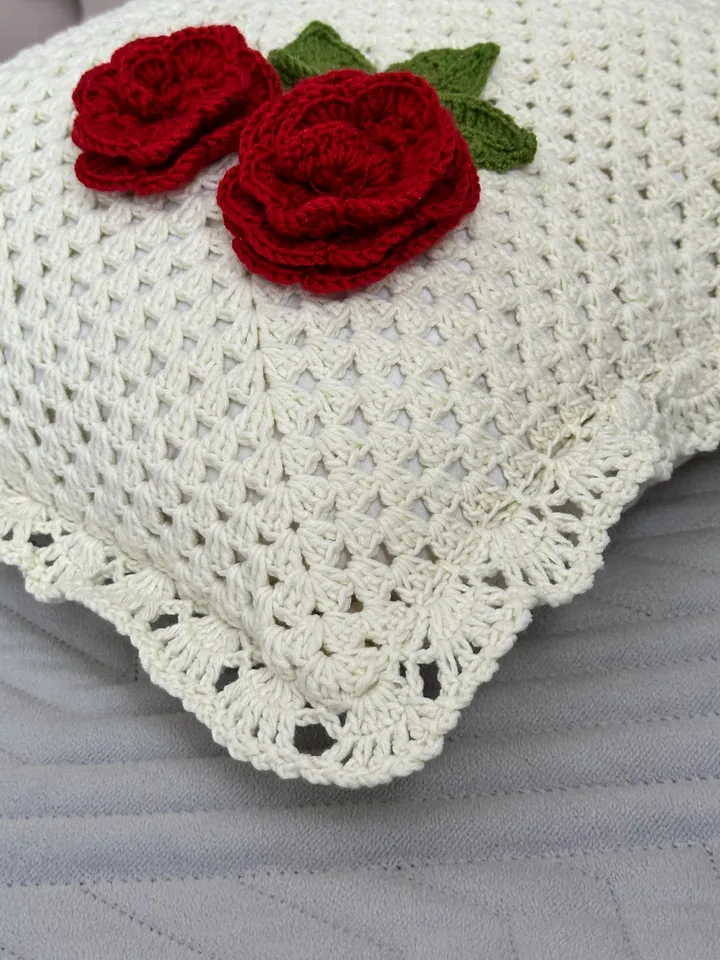 Crochet simple pattern, pillow case with roses, easy handmade, envelope or button opening, Eng, Cute Roses Granny square Cushion Cover