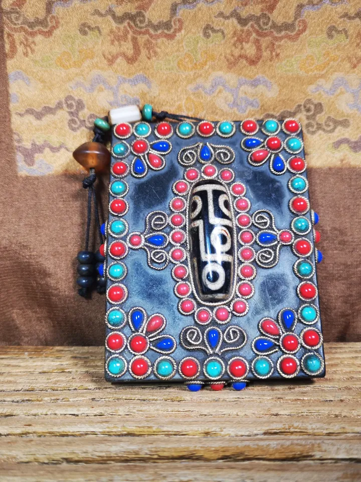 Antique Tibetan Statue - Guru Rinpoche Amulet Badge,Made of Black Jade,Inlaid 9 Eyes Dzi and Agate,85×65mm