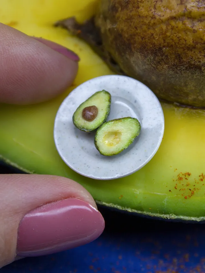 TUTORIAL Miniature avocado with polymer clay