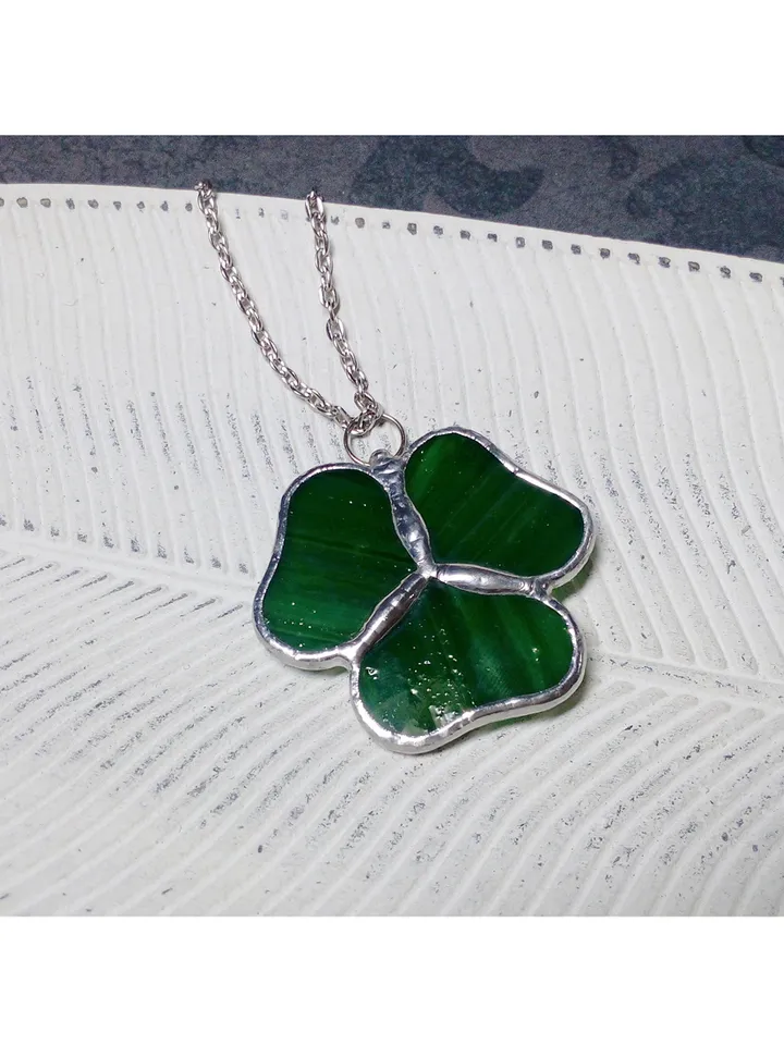 Trefoil, st patricksday, Shamrock leaf, Irish pendant, lucky shamrock, Clover leaf necklace, St Patrick's day plant