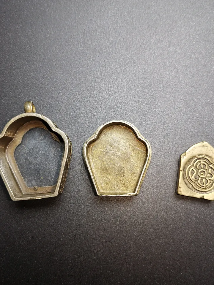 Gandhanra Antique Handmade Gau Ghau Shrine, Je Tsongkhapa,Losang Drakpa,Je Rinpoche,Mini Tibetan Buddhist Altar Amulet Pendant