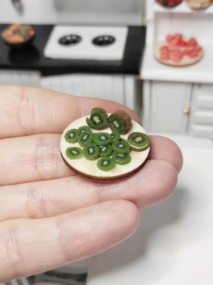 Realistic fruit, kiwi for dolls, fruit on board, fruit for dolls, food for games, miniature, mini fruit, dollhouse decor