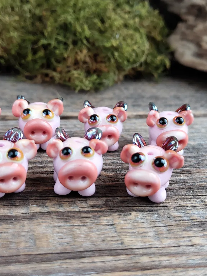 Pig figurine Flying Pig figurine Pig decor Pig statue Pig ornament Mini pig Glass pig Pig gifts Piglet Pig lover gifts Miniature animals