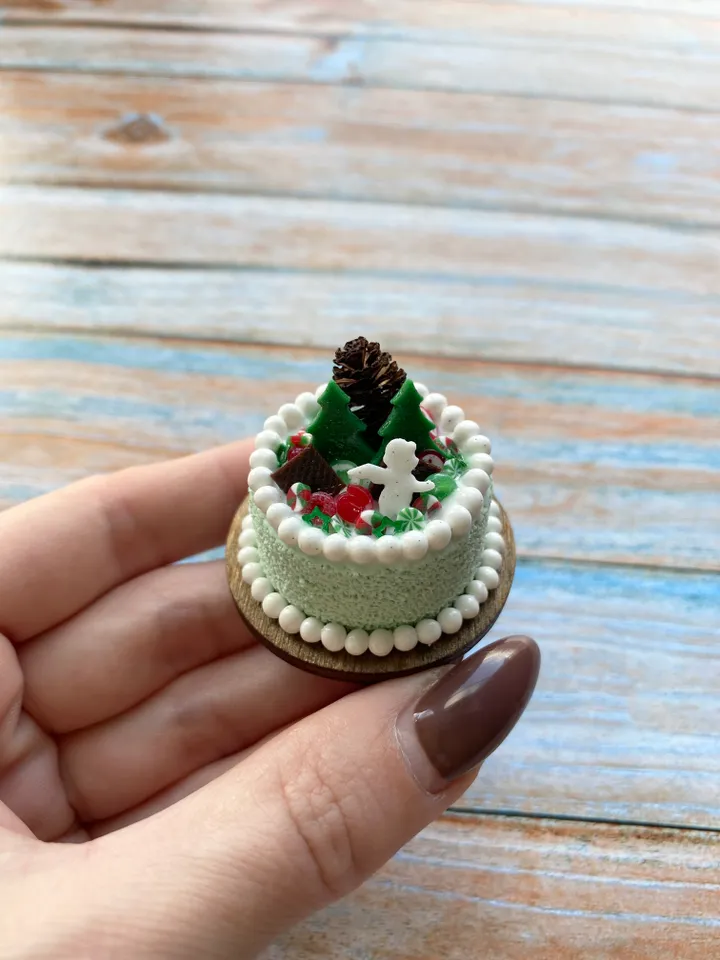 Miniature Christmas Cake with Polymer Clay