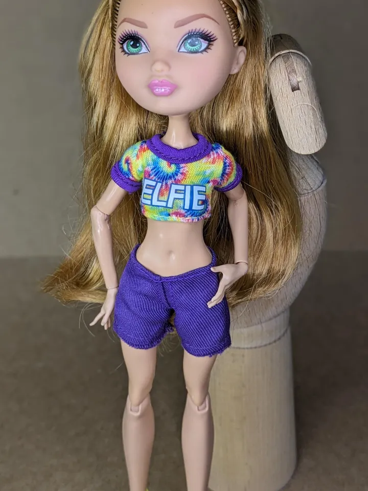 Sport T-shirt & shorts set for 10.5-inch female dolls (MH, EAH)