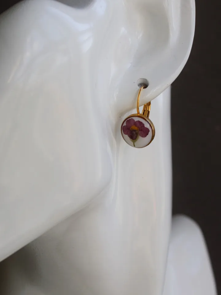 Set jewelry with common yarrow