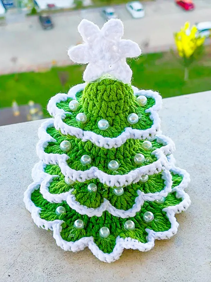 Crochet Christmas Tree Pattern, Beginner-Friendly Amigurumi Decor for DIY Holiday Decorations and Festive Gift Ideas