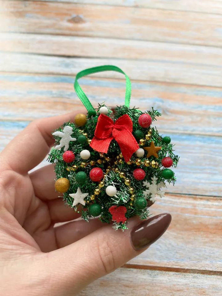 Miniature Wreath with polymer clay