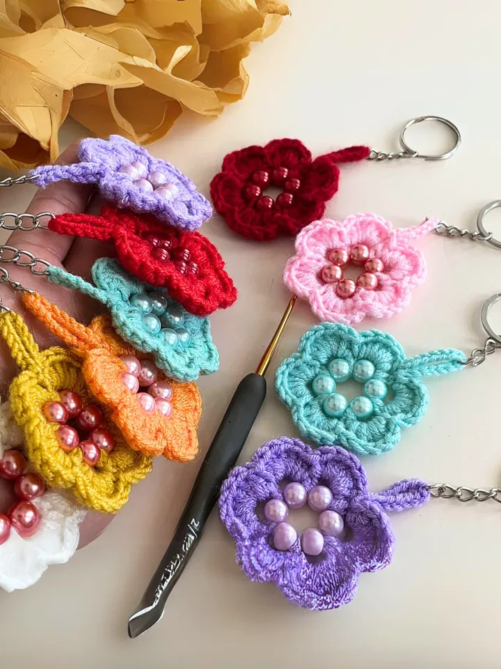 Easy Crochet Flower Keychain Pattern, Easy PDF Mini Crochet Design for Car Accessories or Valentine's Day Gift