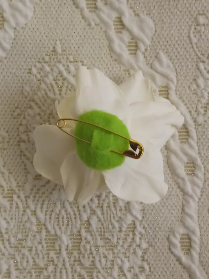 Handmade women's brooch on a pin flower/gift for her/women's accessories/mother Day gifts/grandma gift/flowers made foam