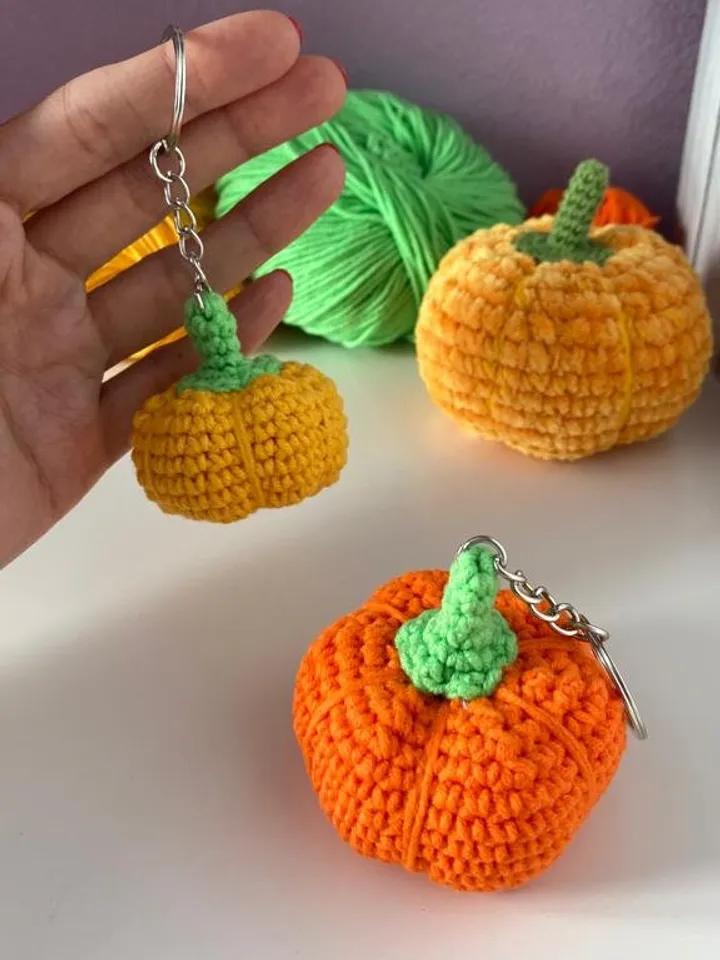 Pumpkin crochet pattern, amigurumi fall decor, halloween keychain, English PDF