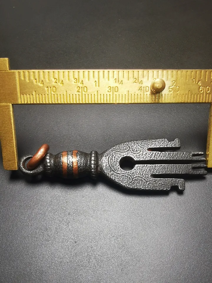 Gandhanra Handmade Tibetan Buddhism Amulet, The Key of Heart Pendant, Made of Cold Iron