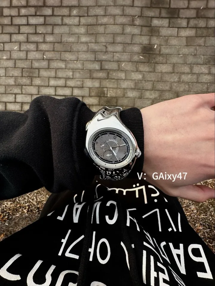 Nike Triax wristwatch: glossy silver case and dial