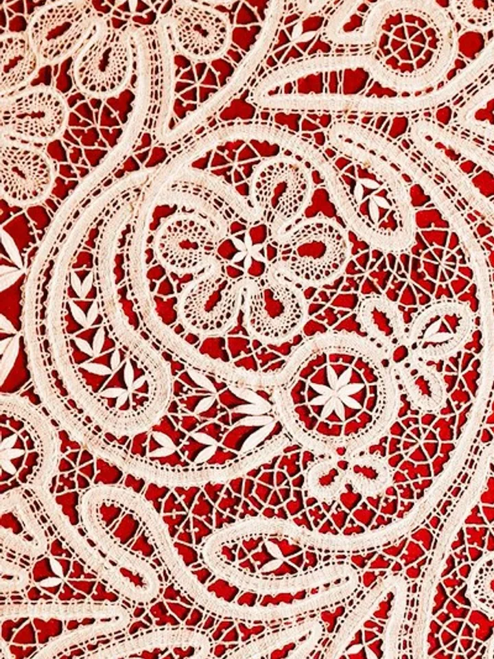 How To Make Bobbins Lace. Tutorial course for beginners.